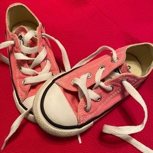 Converse pink shoes